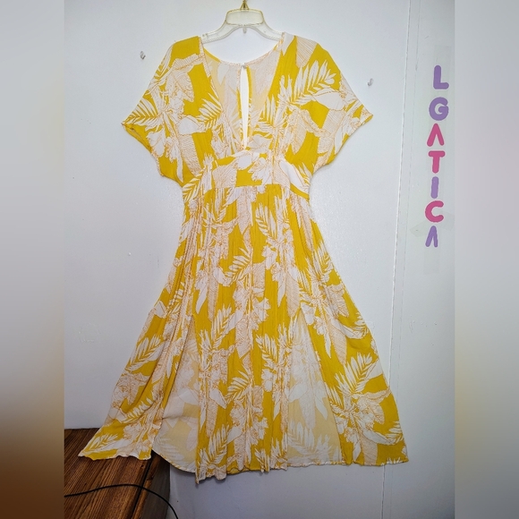 NWOT Cupshe maxi Sundress yellow tropical leaf print Hawaiian Resort Wear L. - Picture 2 of 16